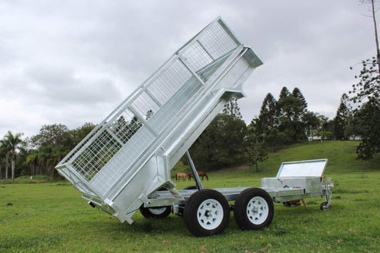 Who are Ozzi Trailers?