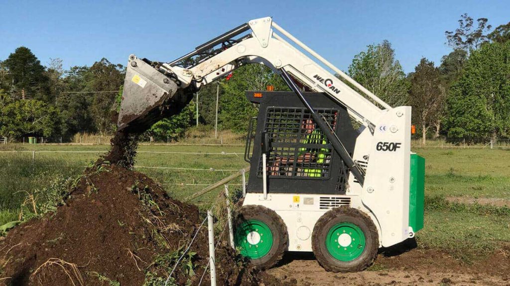 Skid Steer Tracks vs Tires – A Comparison