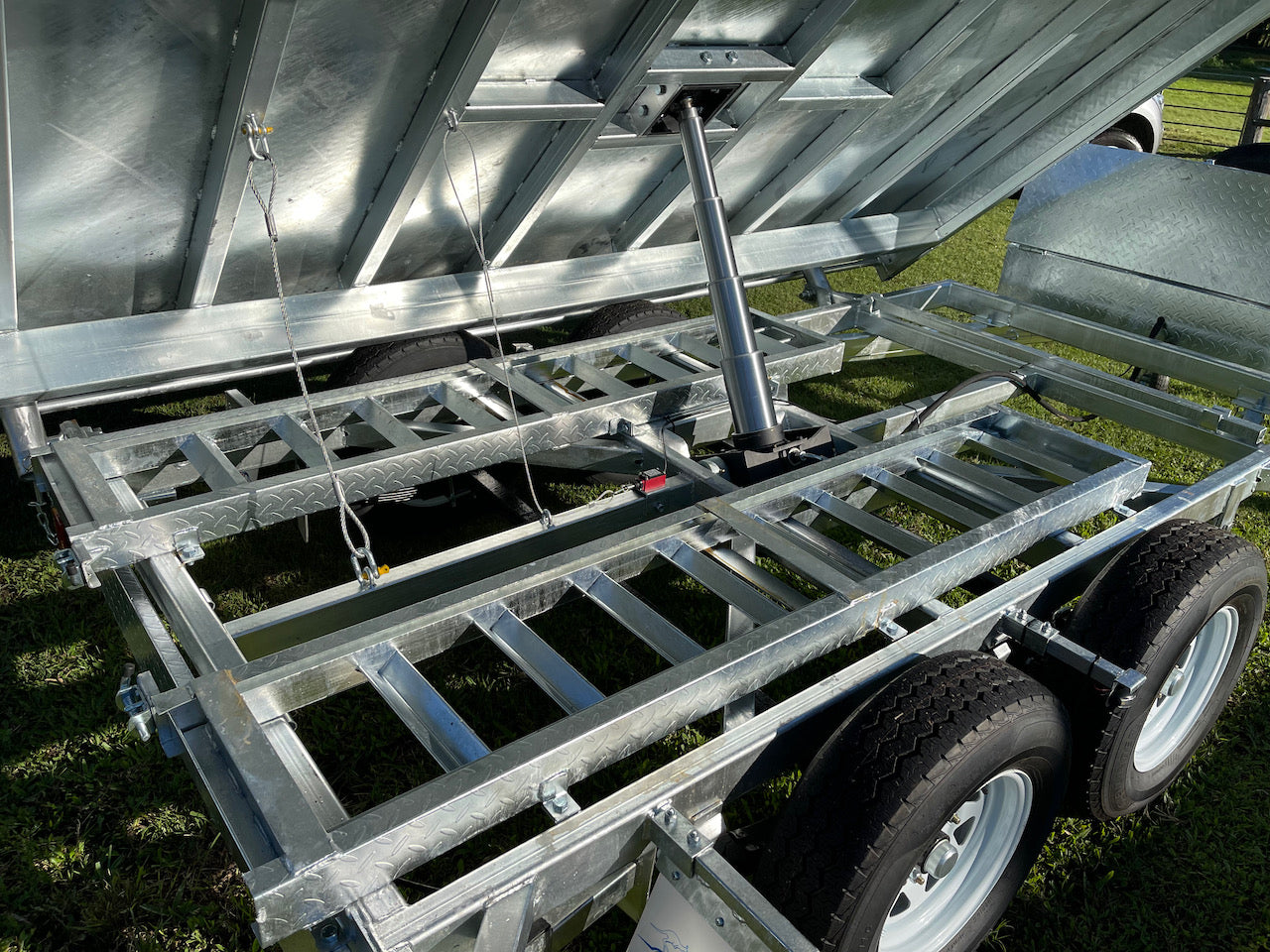 Ozzi Trailers 12x7 Three Way Hydraulic Tipper Trailer