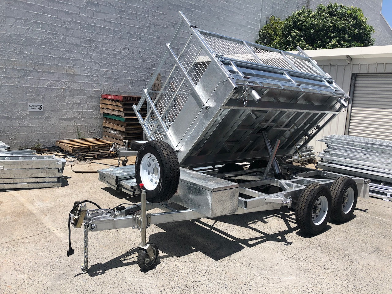 Ozzi Trailers Three Way Hydraulic 10×6 Tipper Trailer image 0