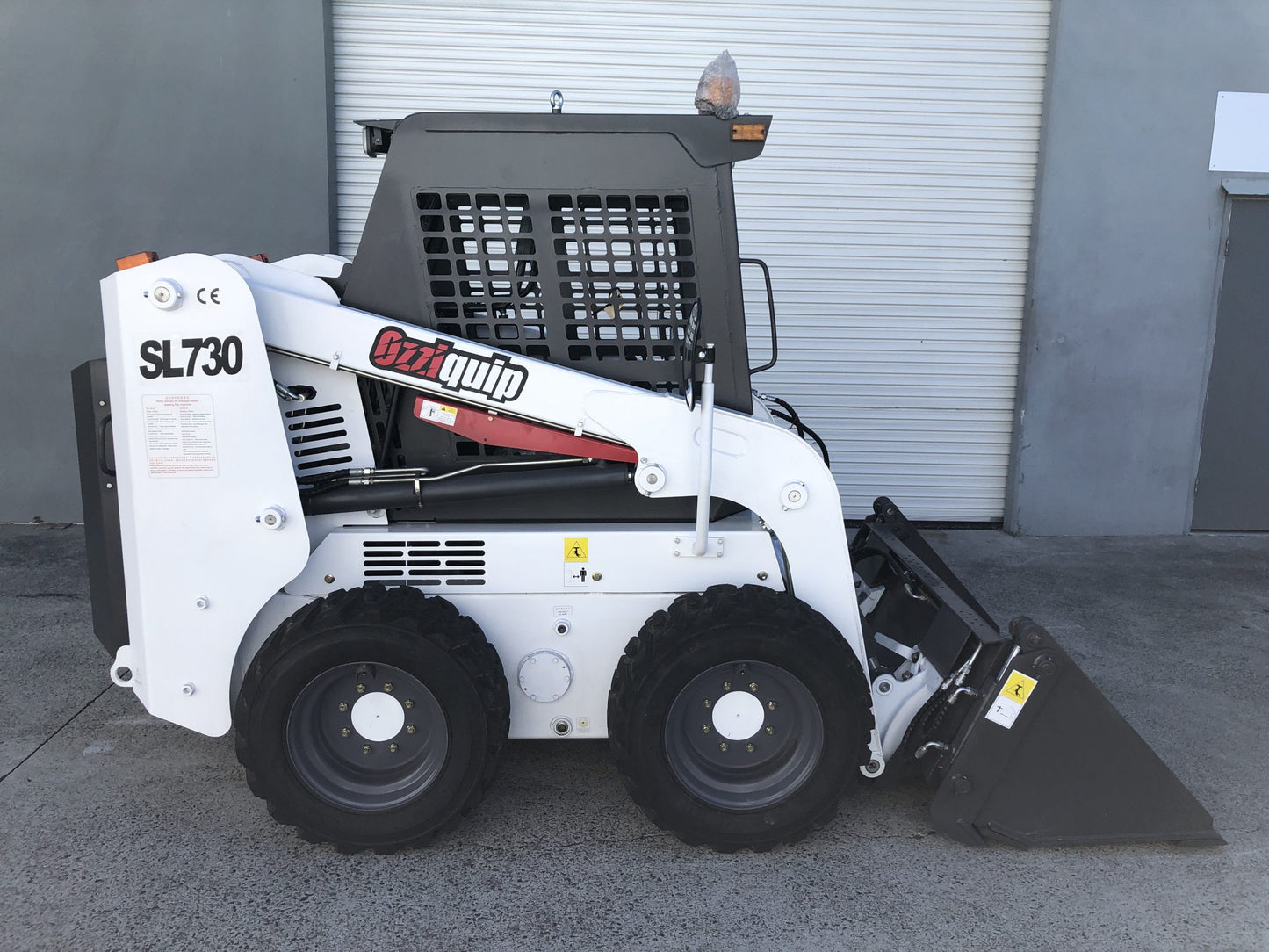 Bobcat Hitch Skid Steer SL730 by Ozziquip with 4 in 1 Bucket image 0