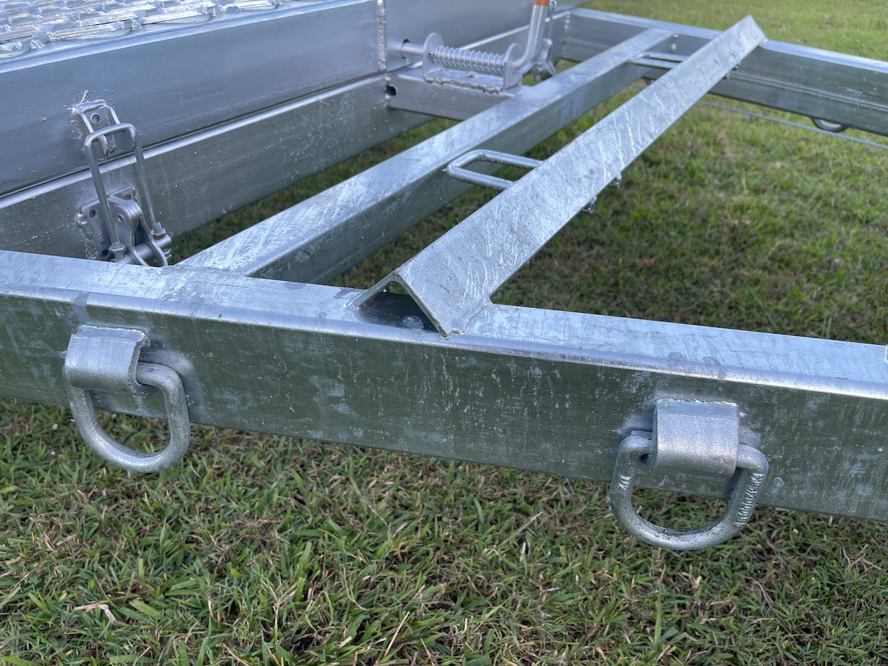 Ozzi Trailers 12x6 Tilting Plant Trailer image 14