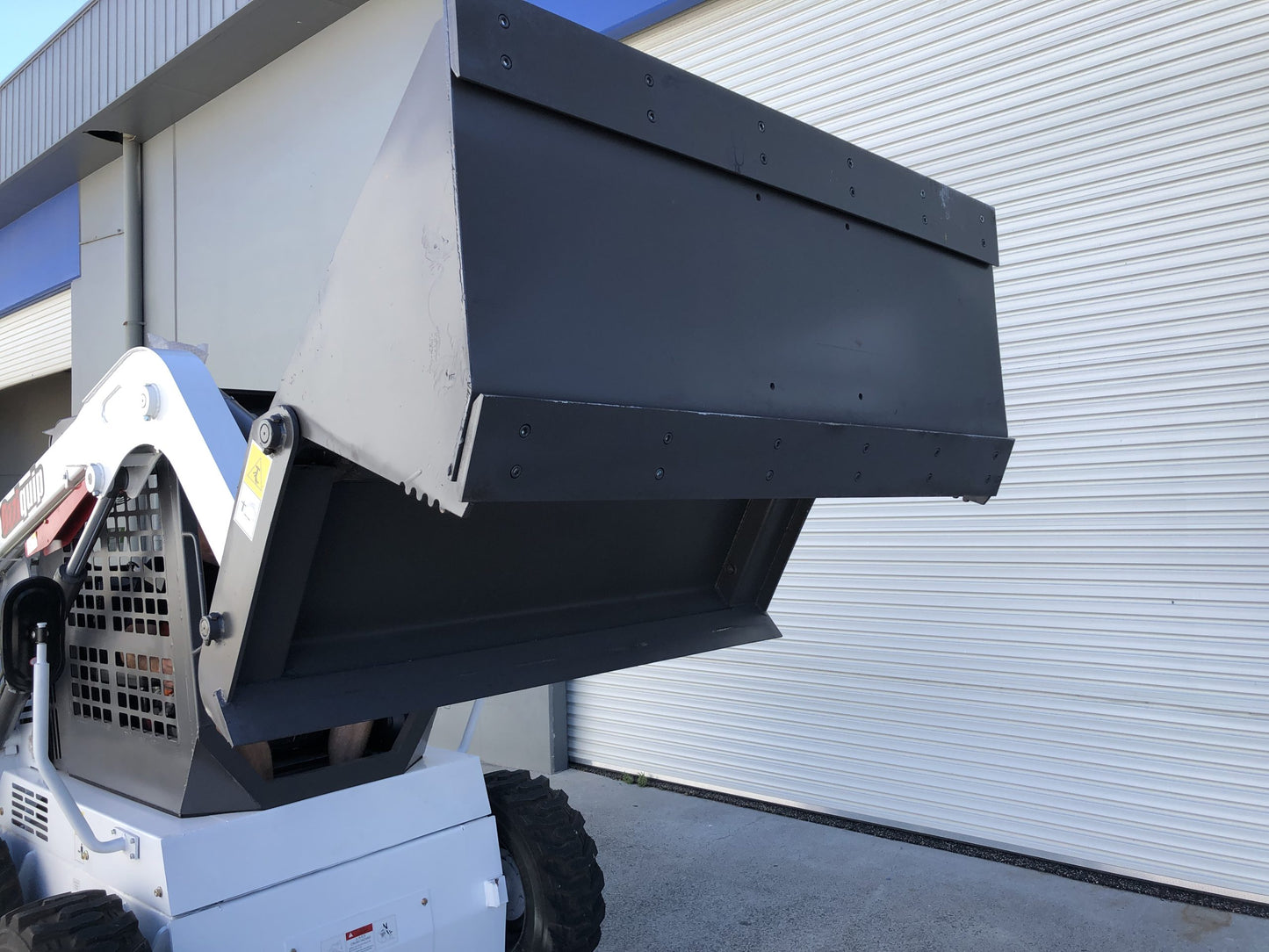 Ozziquip SL730 Skidsteer with Air Con Cab image 6