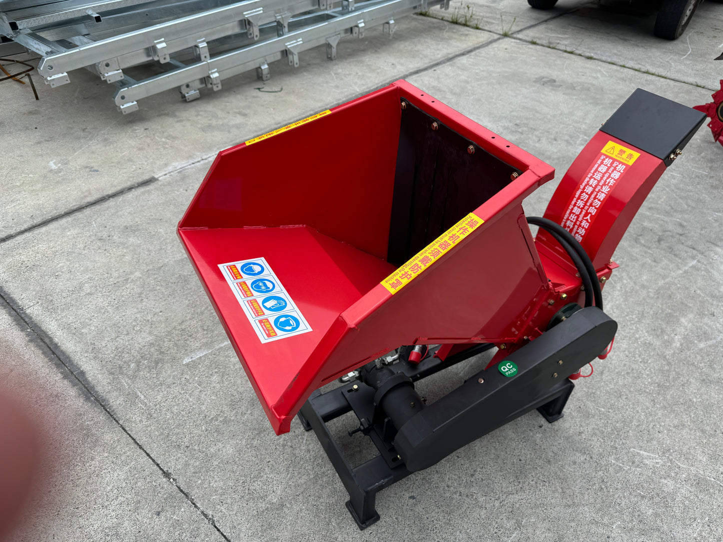 Ozziquip Hydraulic Wood Chipper for Mini Loader