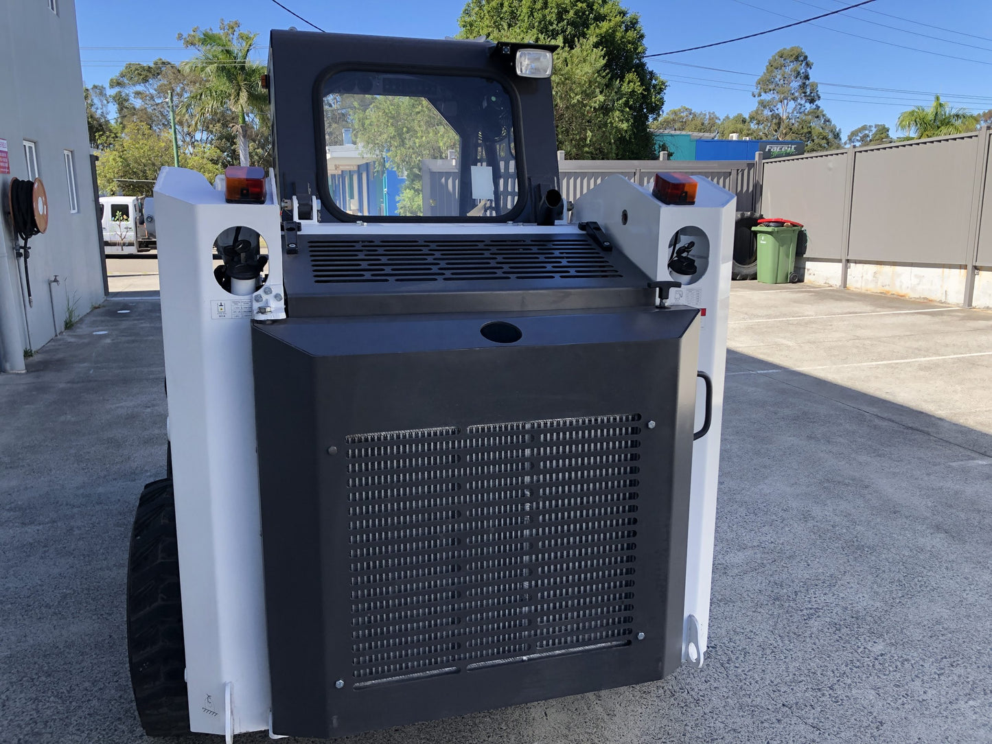 Ozziquip SL730 Skidsteer with Air Con Cab