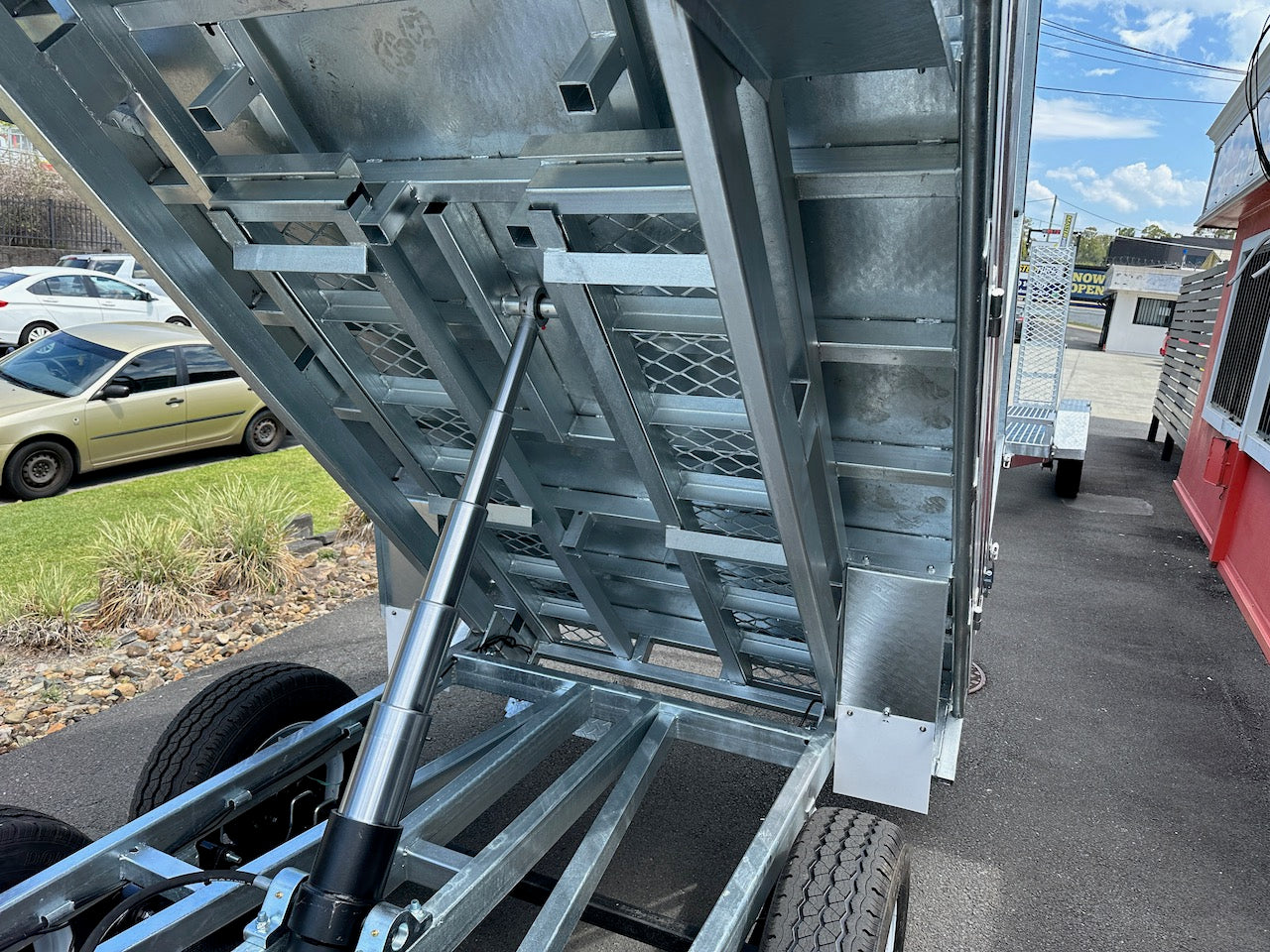 Ozzi Trailers 10×6 Flat Top Hydraulic Tipper