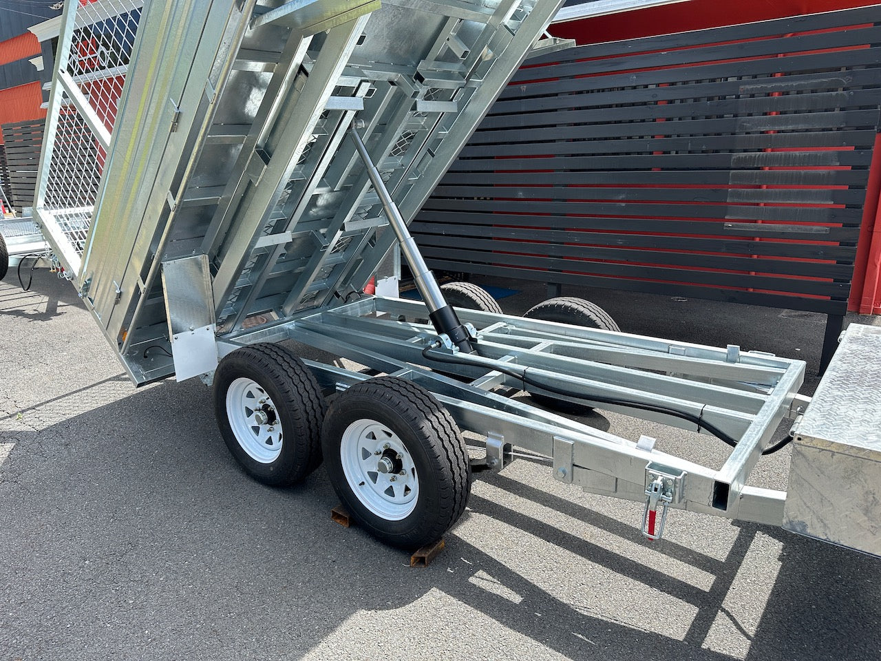 Ozzi Trailers 10×6 Flat Top Hydraulic Tipper