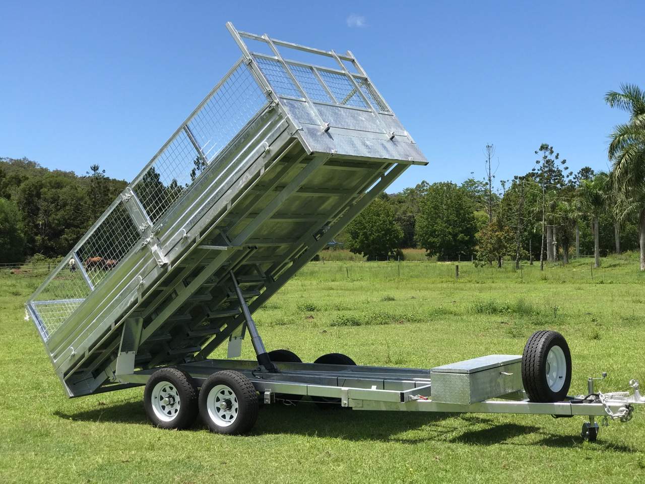 Ozzi Trailers 14x7 Flat Top Trailer - Hydraulic Tipper with Ramps