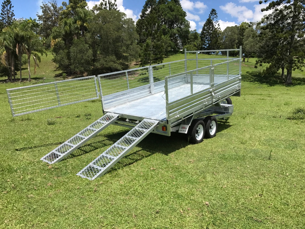 Ozzi Trailers 14x7 Flat Top Trailer - Hydraulic Tipper with Ramps