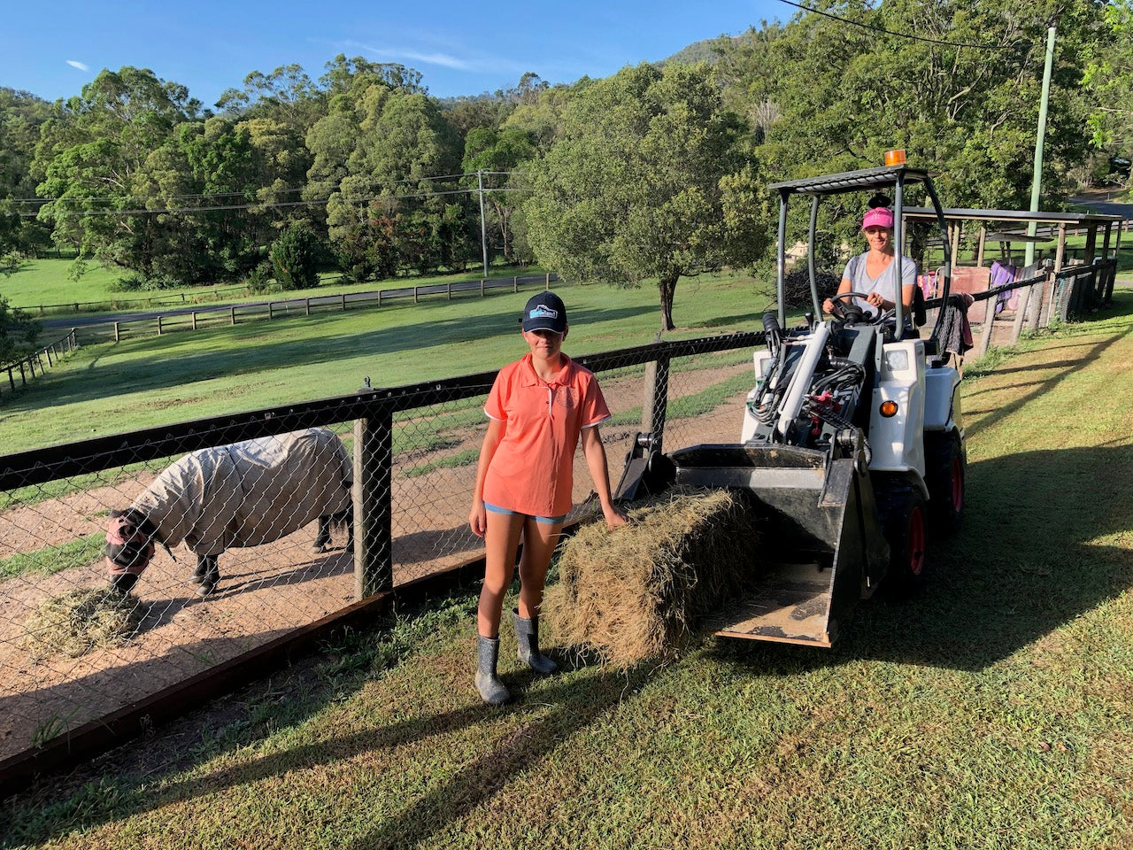 Ozziquip AL20 Mini Articulated Wheel Loader with 4in1 Bucket