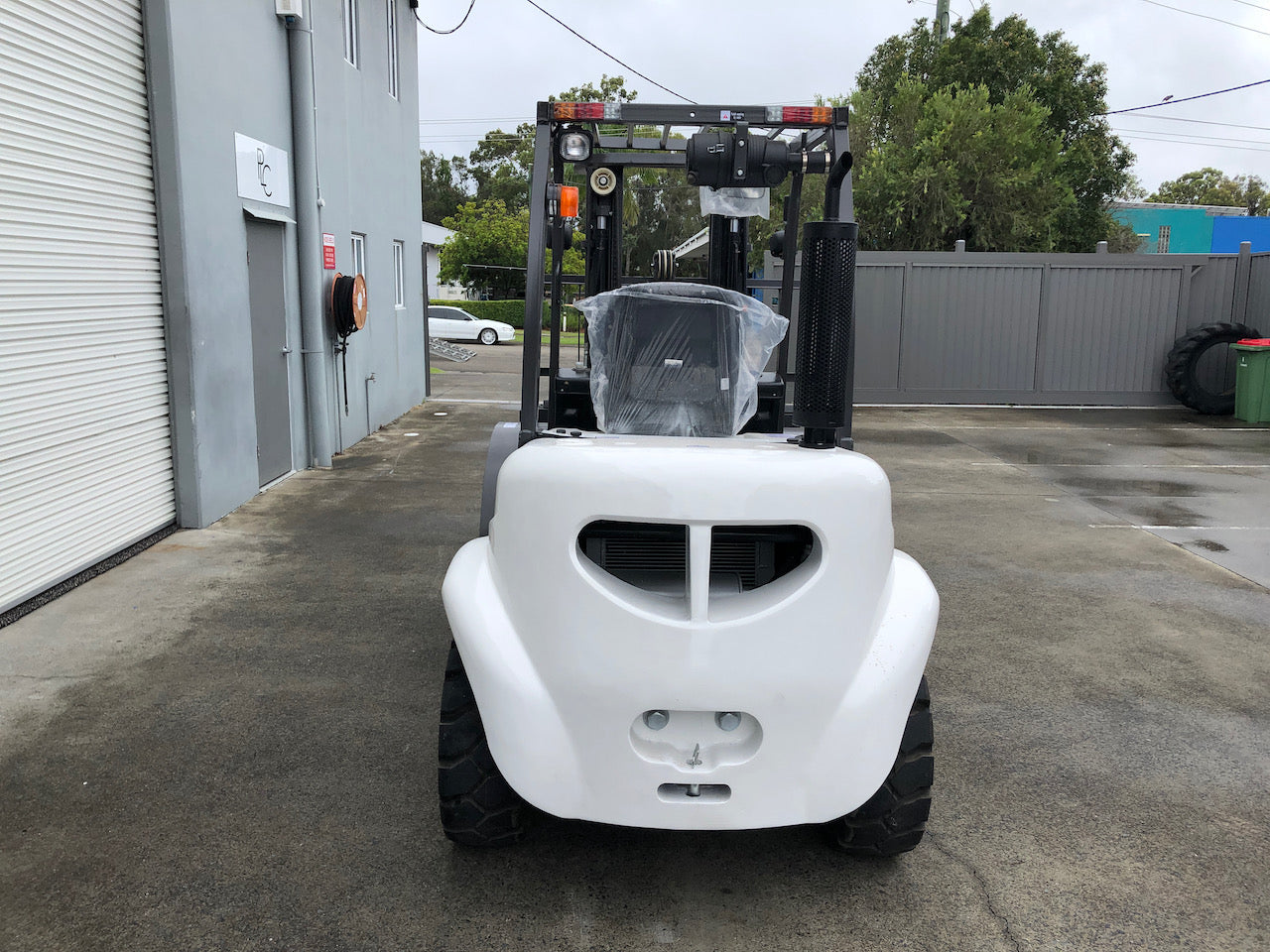 Ozziquip Terrain Forklift 3500kg with 3 Stage Container Mast