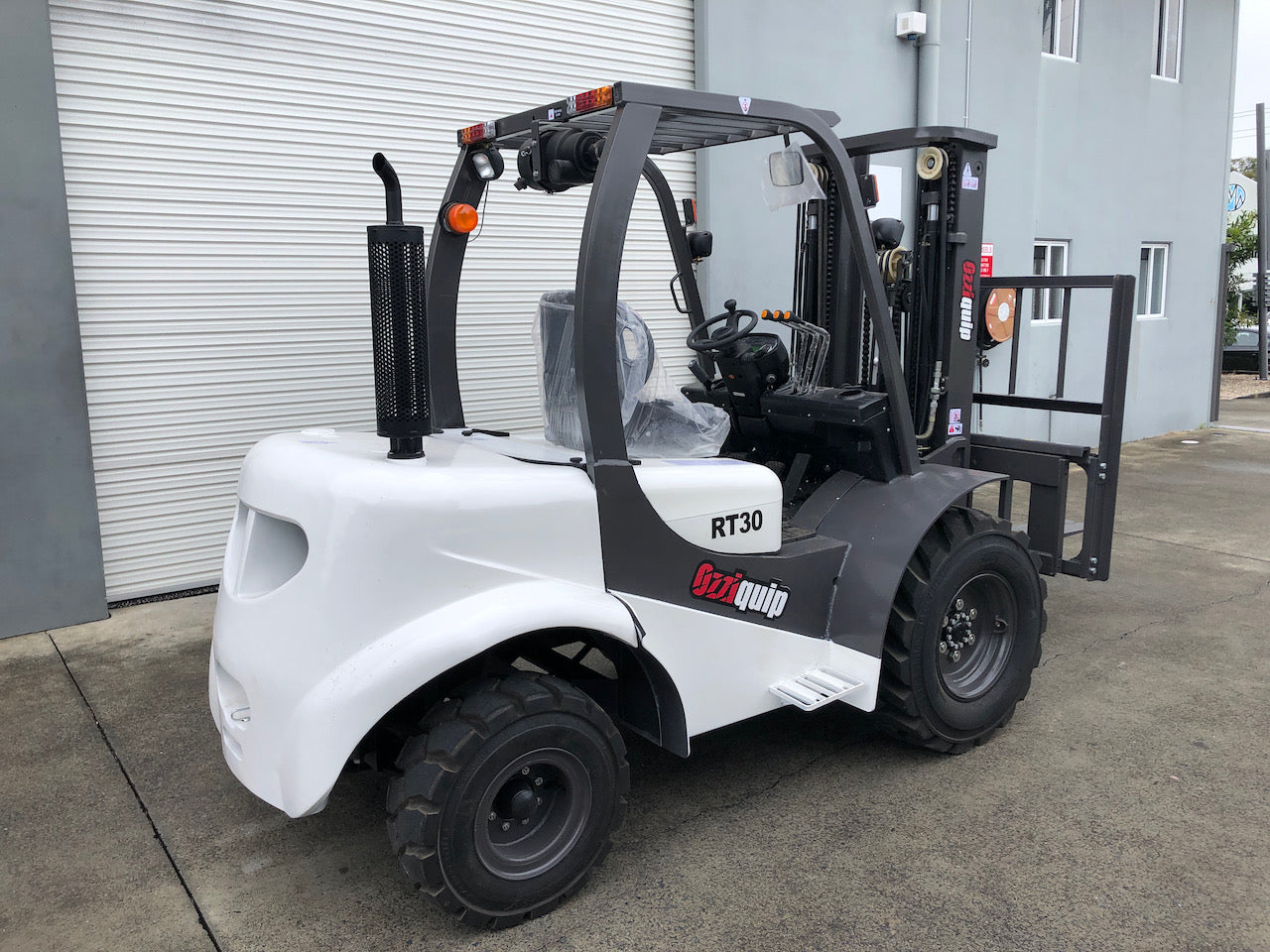 Ozziquip Terrain Forklift 3500kg with 3 Stage Container Mast