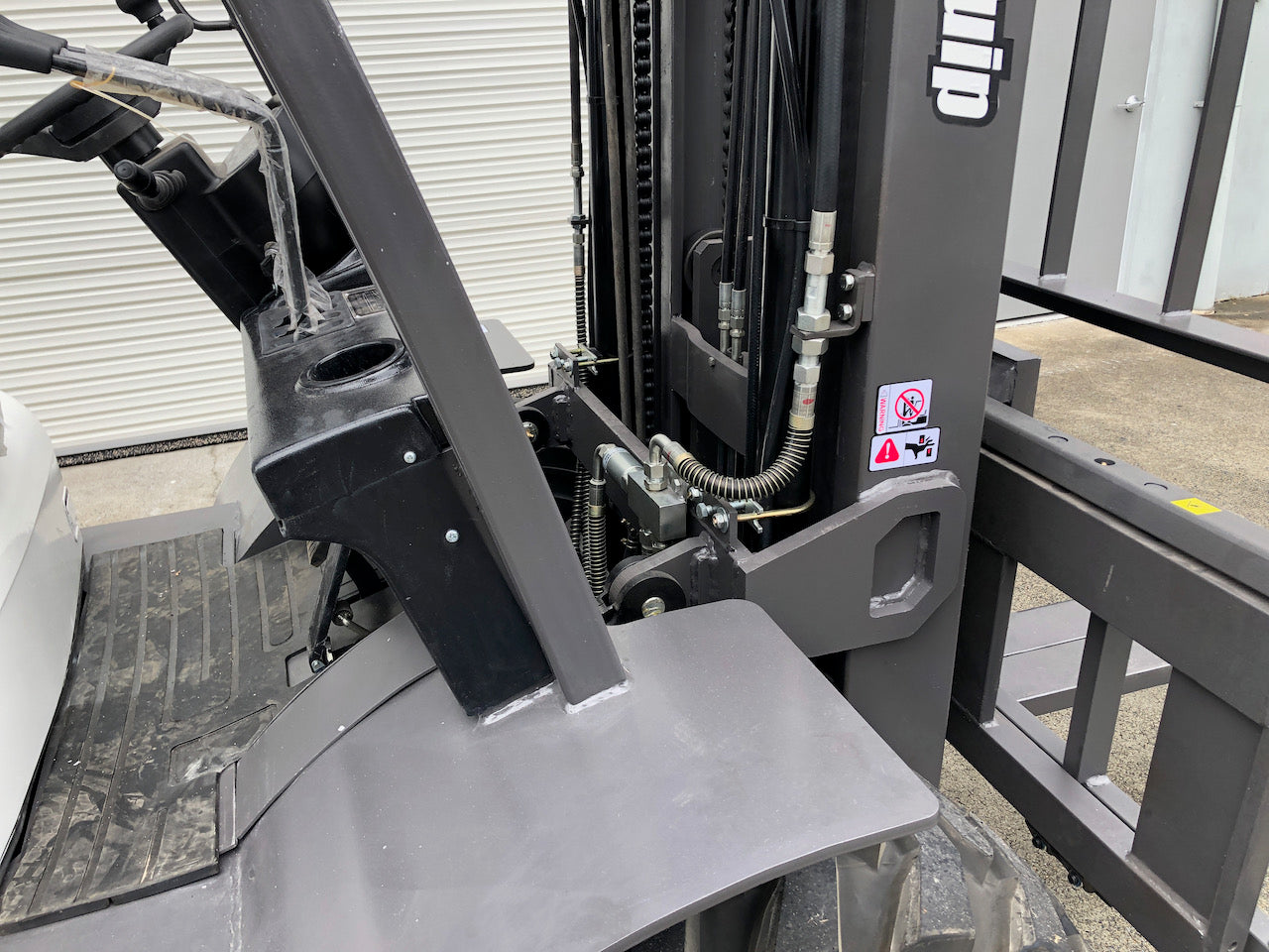 Ozziquip Terrain Forklift 3500kg with 3 Stage Container Mast