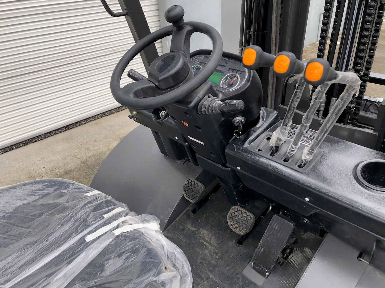 Ozziquip Terrain Forklift 3500kg with 3 Stage Container Mast