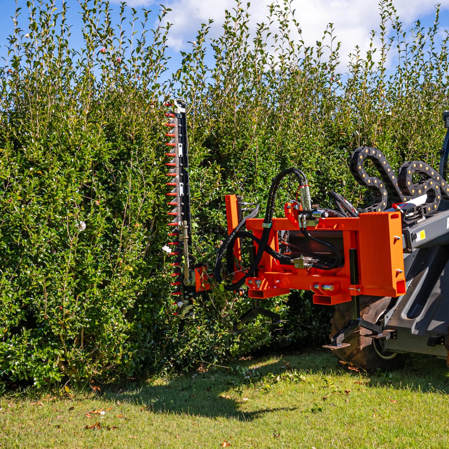 Ozziquip Hydraulic Hedge Cutter