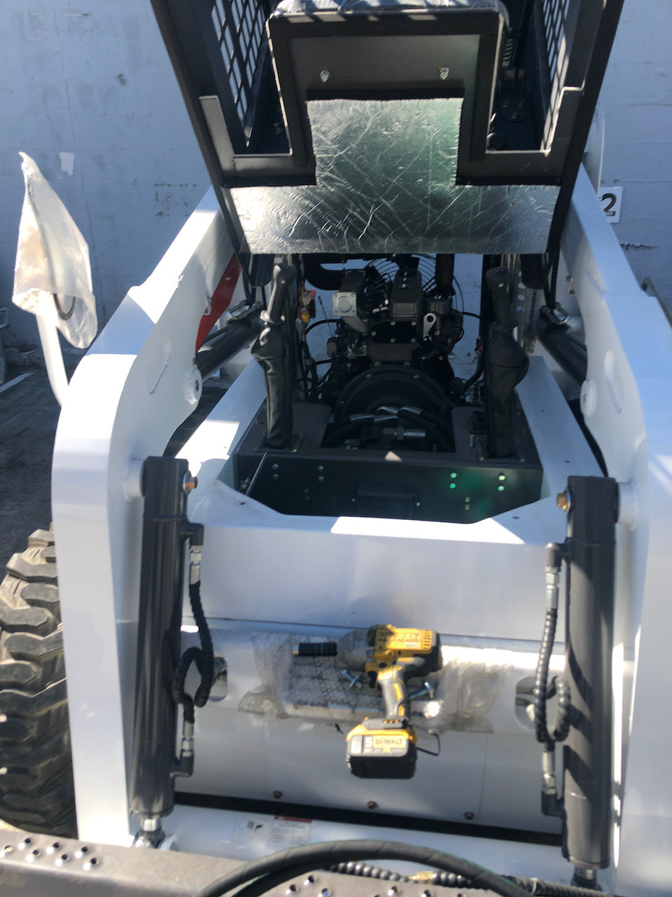 Ozziquip SL730 Skidsteer with Air Con Cab