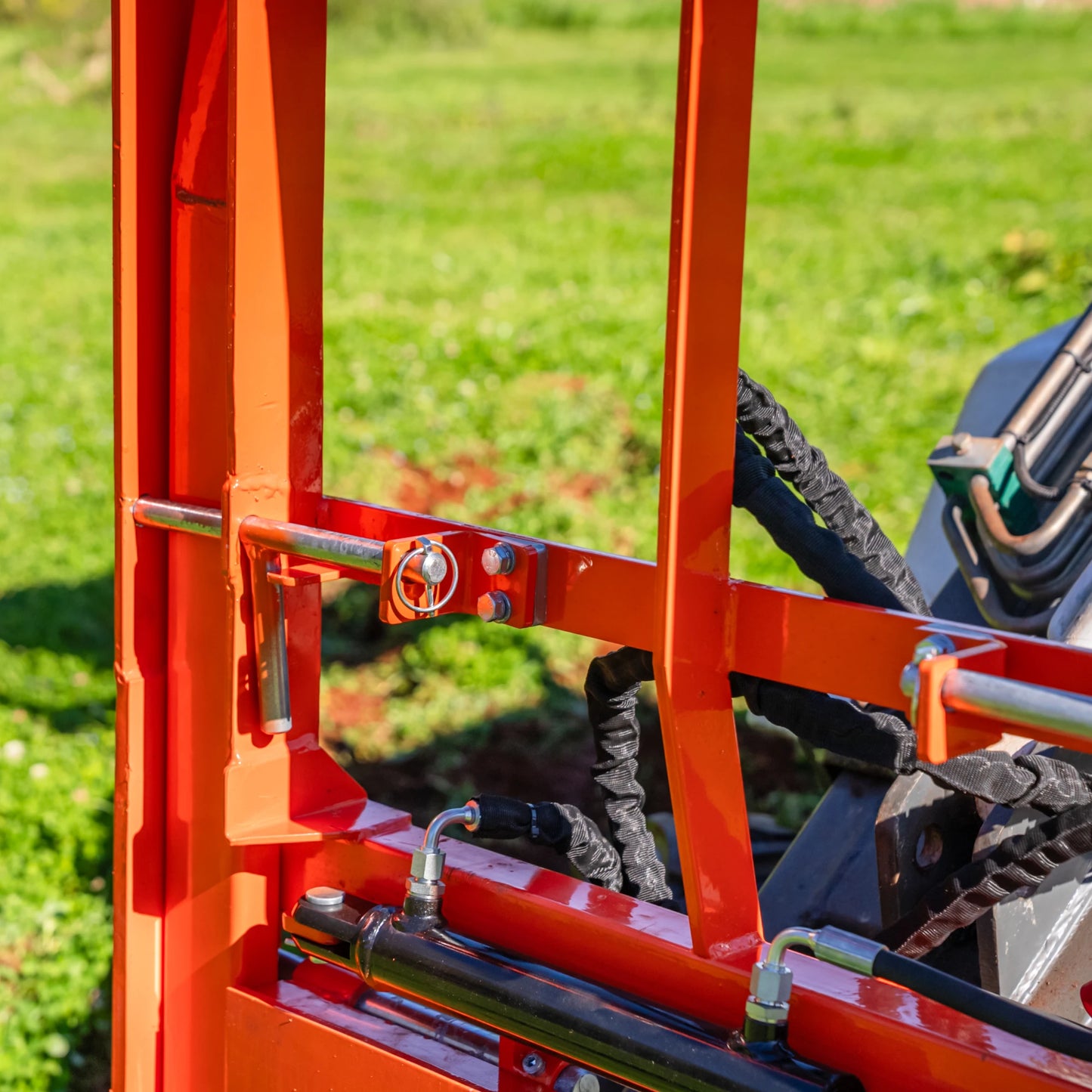 Side-Shift Flip-Up Pallet Forks for Mini Loaders