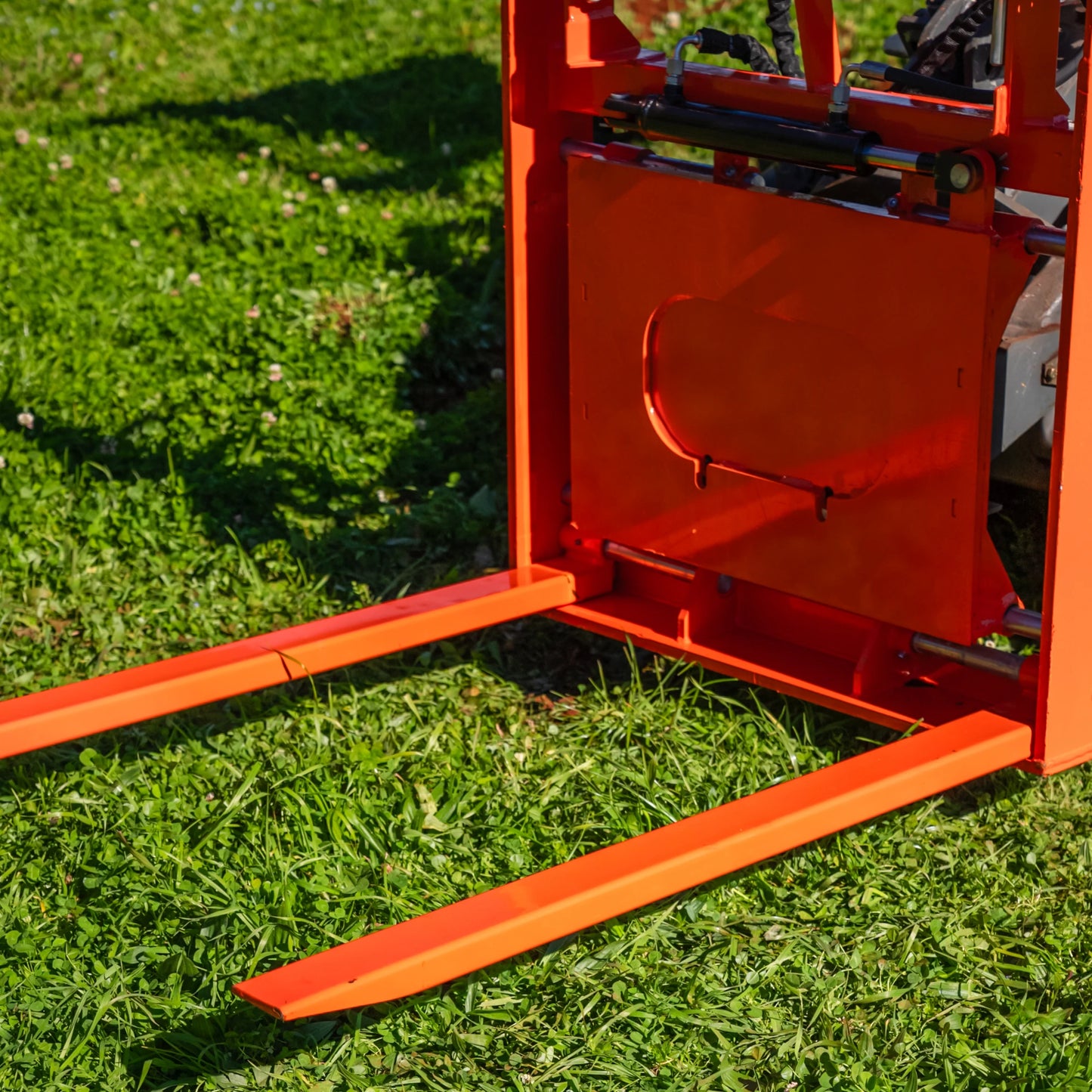 Side-Shift Flip-Up Pallet Forks for Mini Loaders