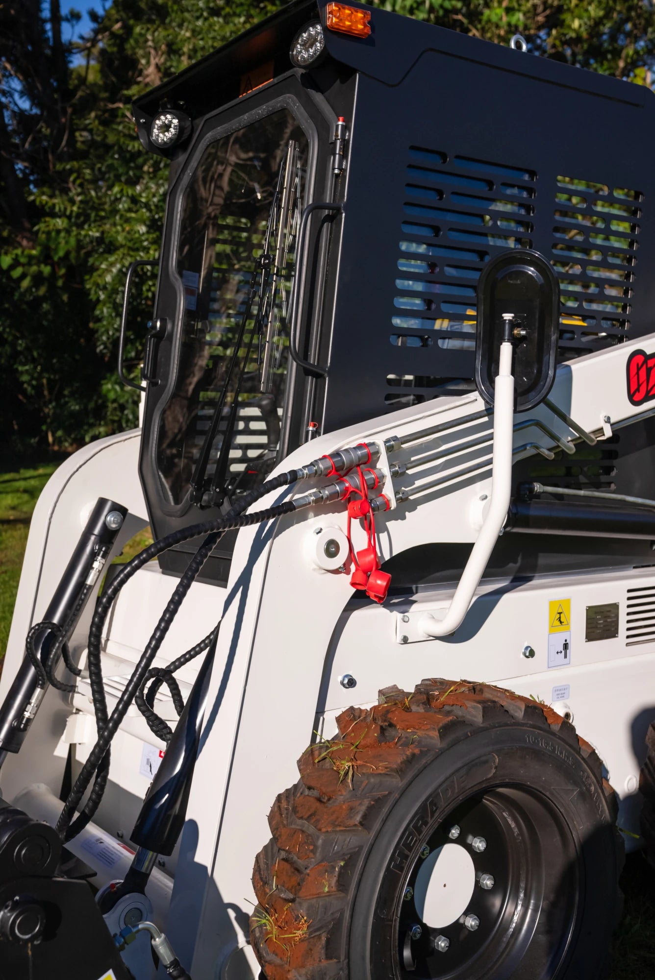 Ozziquip SL730 Skidsteer with Air Con Cab
