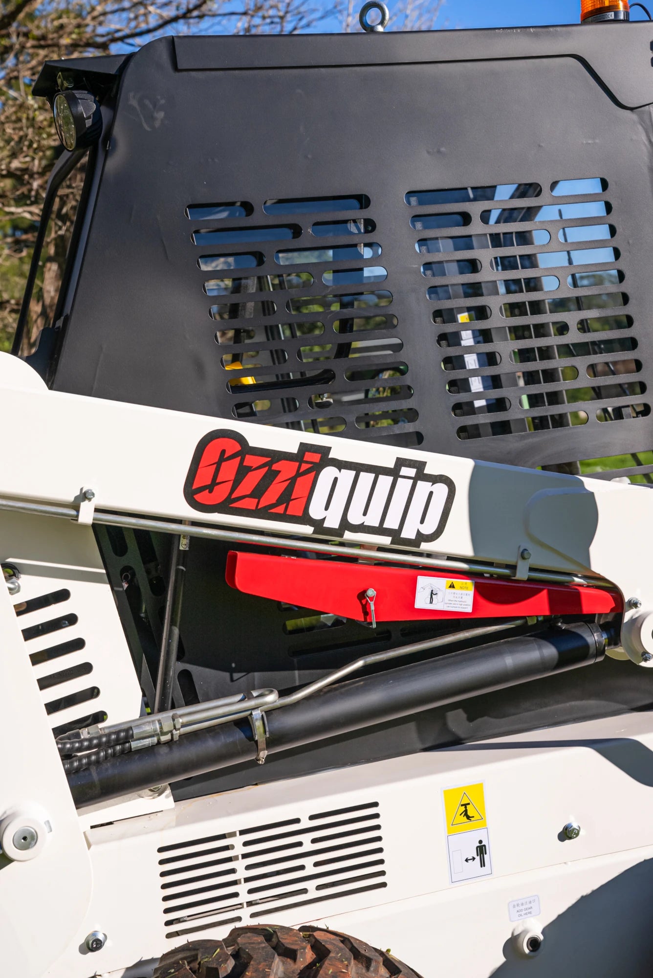 Ozziquip SL730 Skidsteer with Air Con Cab