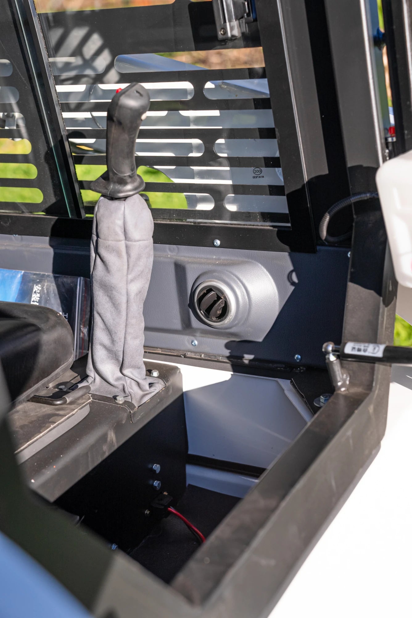 Ozziquip SL730 Skidsteer with Air Con Cab