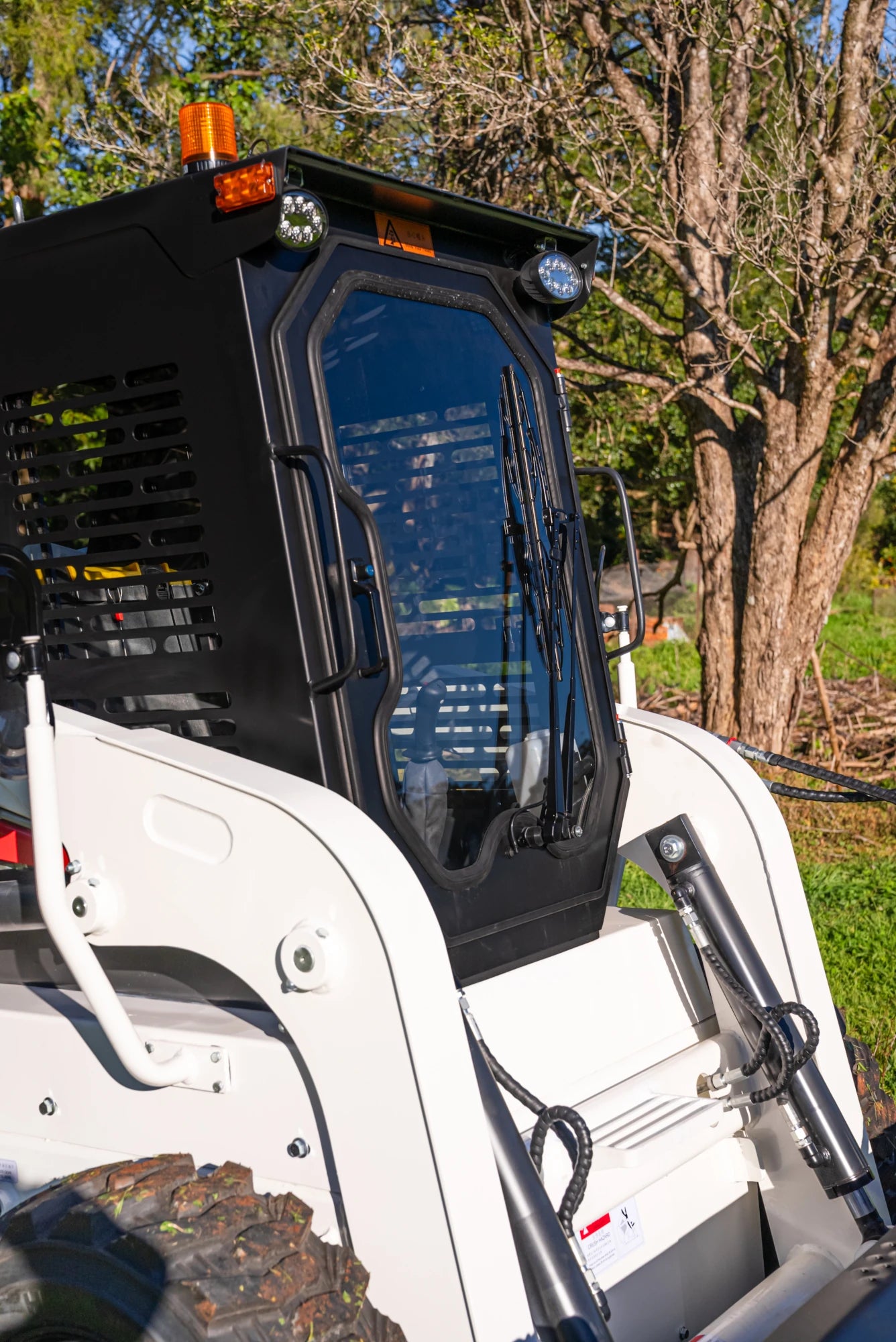 Ozziquip SL730 Skidsteer with Air Con Cab