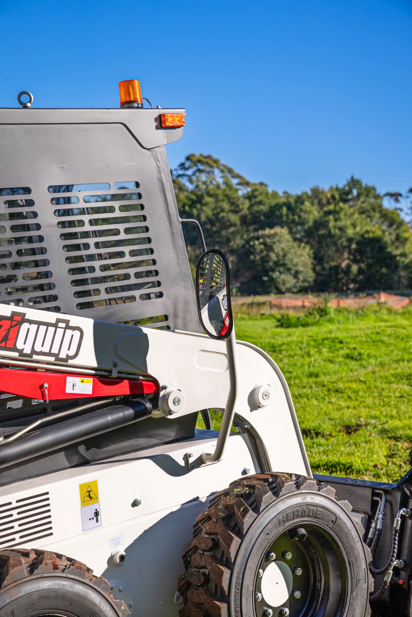 Ozziquip SL730 Skidsteer with Air Con Cab
