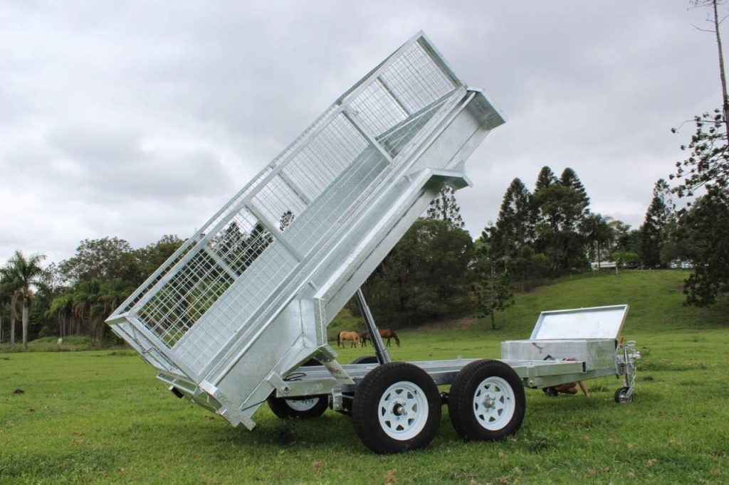 Who are Ozzi Trailers?
