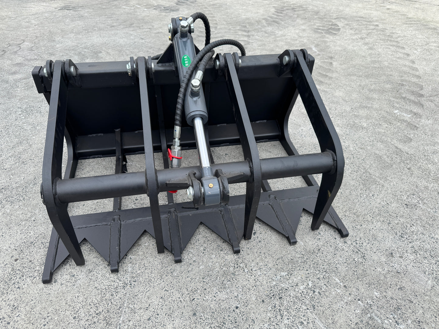 Ozziquip Hydraulic Grapple for Mini Loader