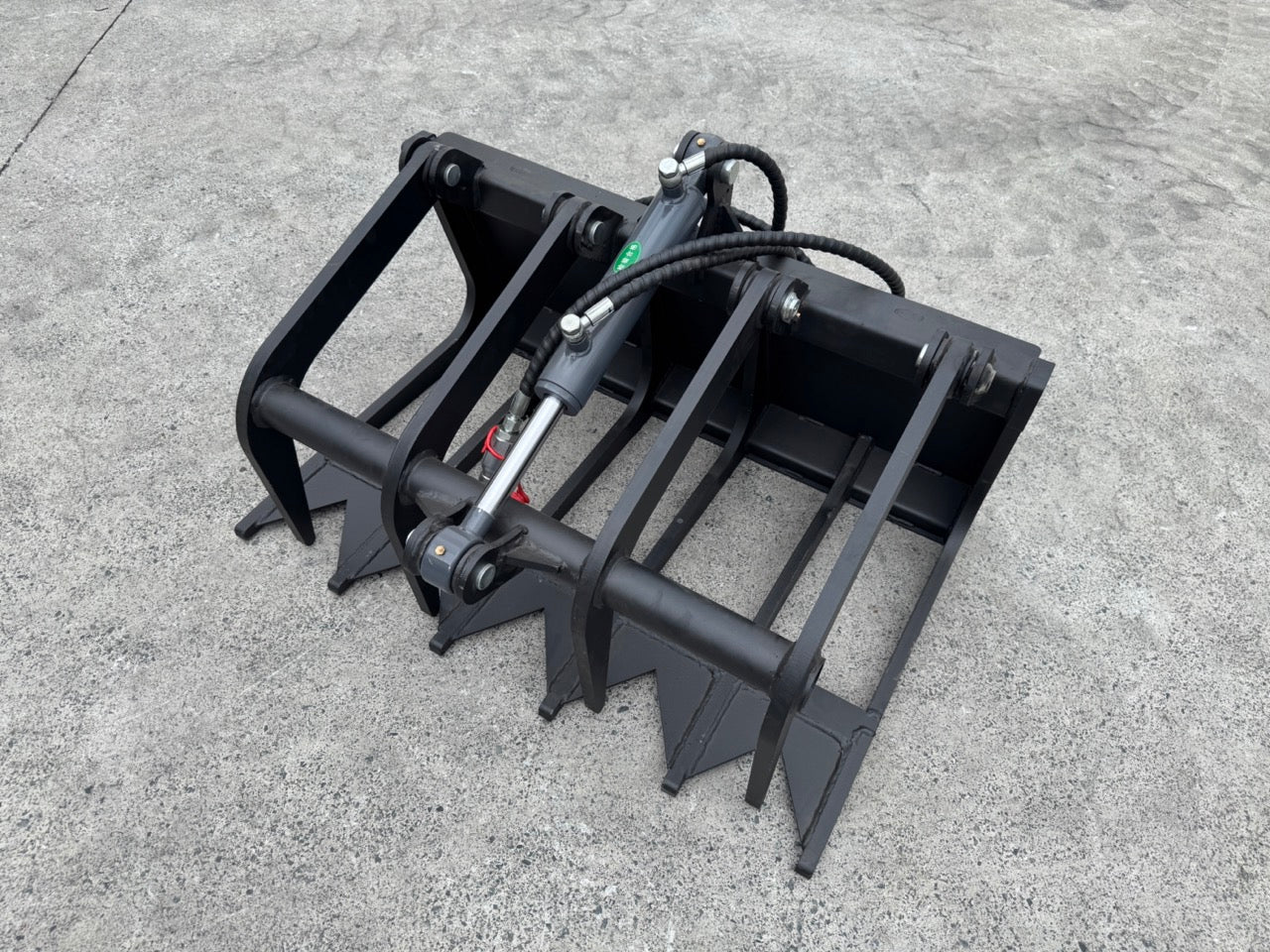 Ozziquip Hydraulic Grapple for Mini Loader