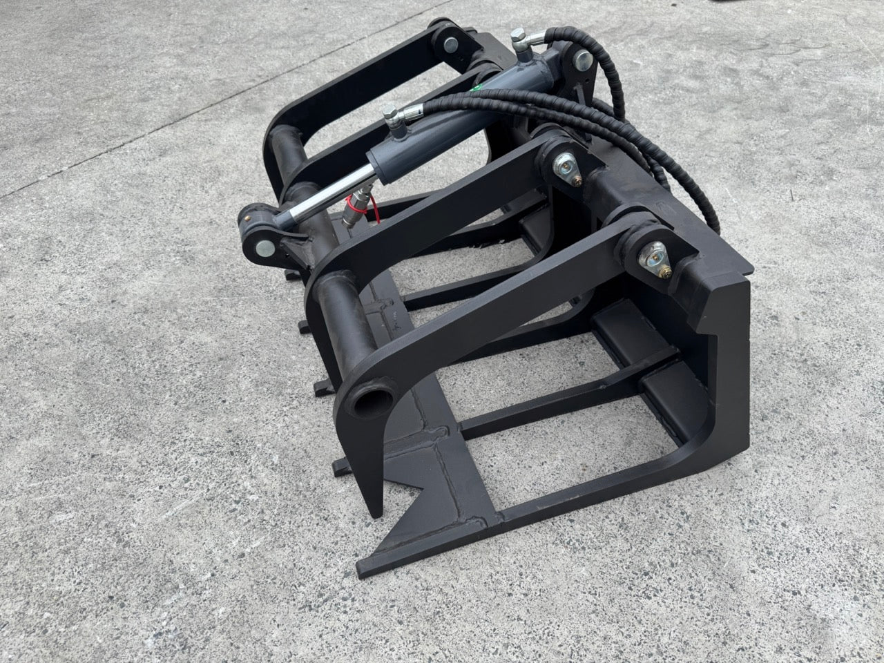 Ozziquip Hydraulic Grapple for Mini Loader