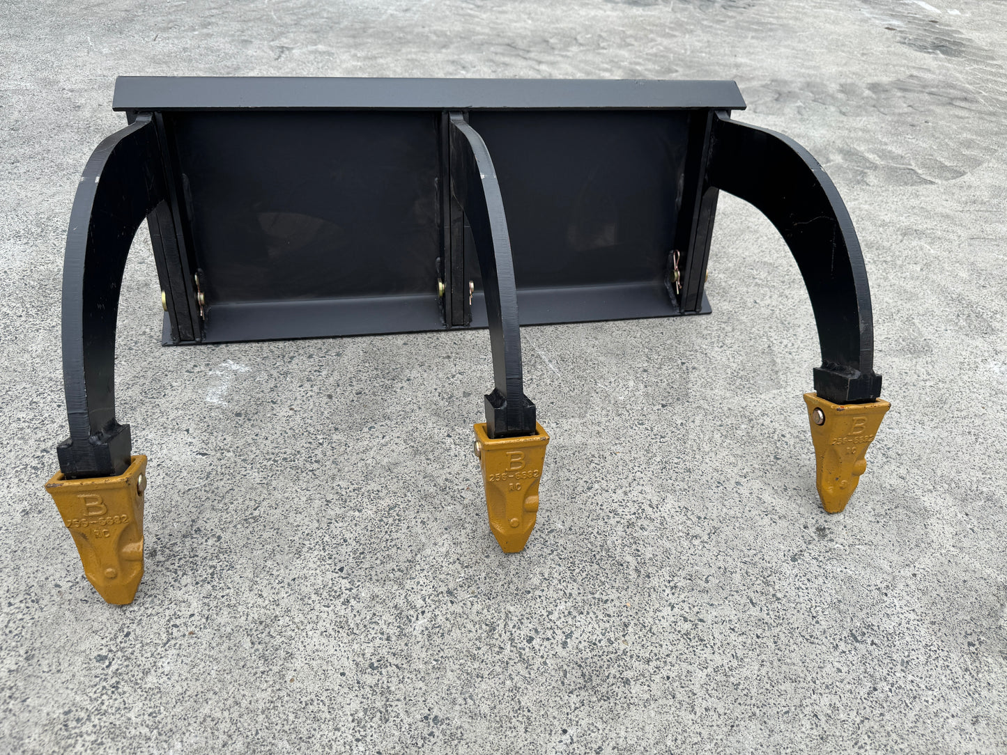 Ozziquip Hydraulic Ripper for Mini Loader