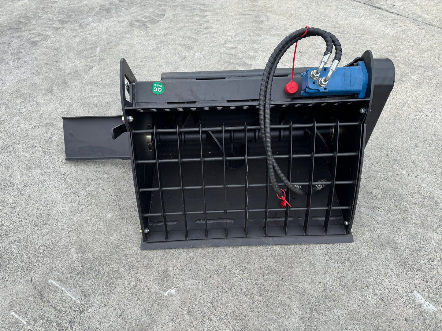 Ozziquip Hydraulic Mixing Bucket for Mini Loader