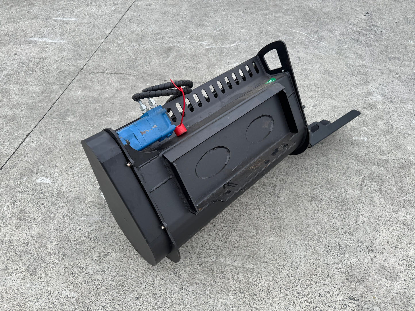 Ozziquip Hydraulic Mixing Bucket for Mini Loader