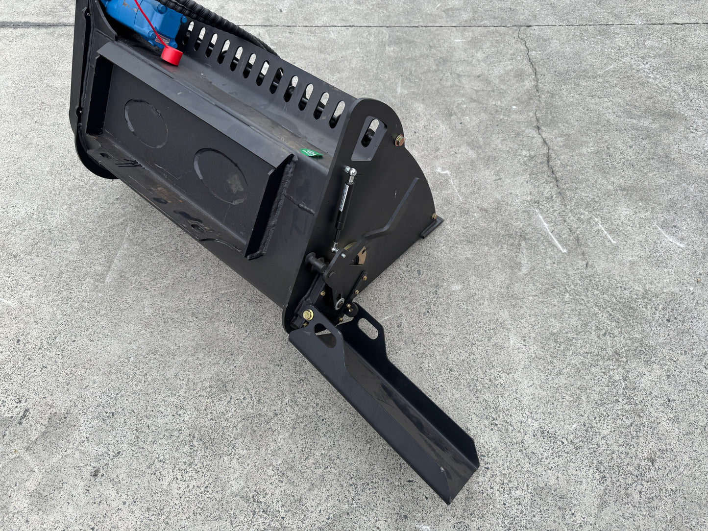 Ozziquip Hydraulic Mixing Bucket for Mini Loader