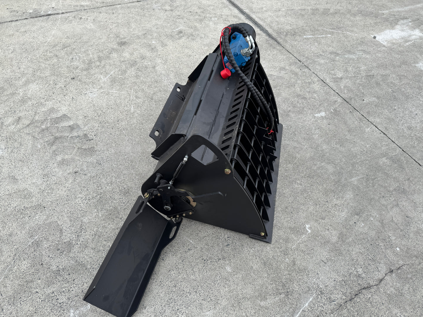 Ozziquip Hydraulic Mixing Bucket for Mini Loader