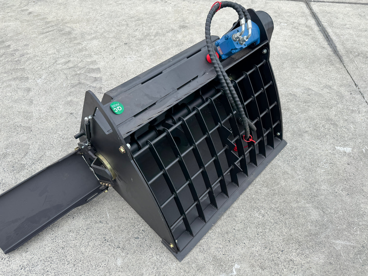 Ozziquip Hydraulic Mixing Bucket for Mini Loader