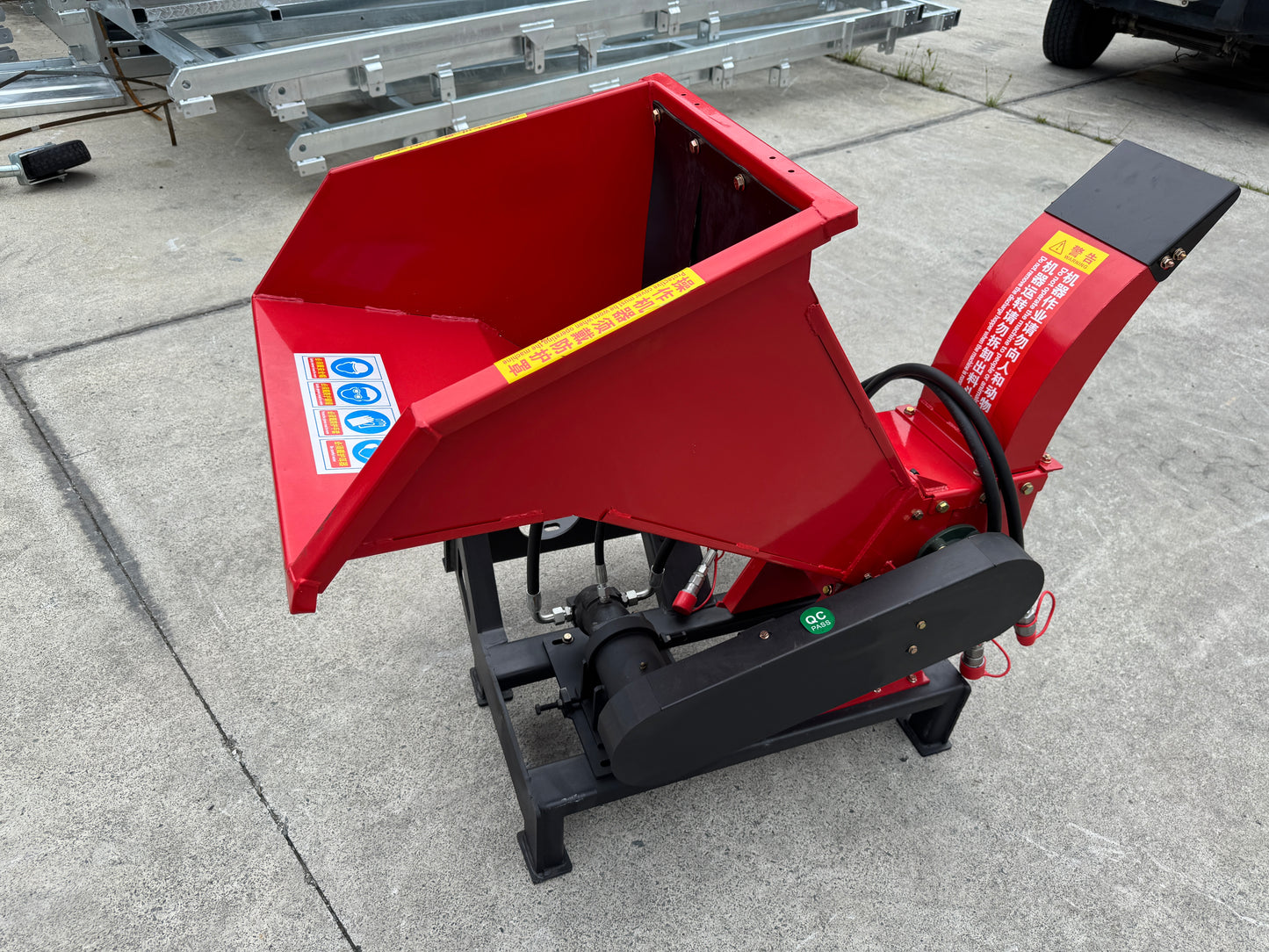 Ozziquip Hydraulic Wood Chipper for Mini Loader