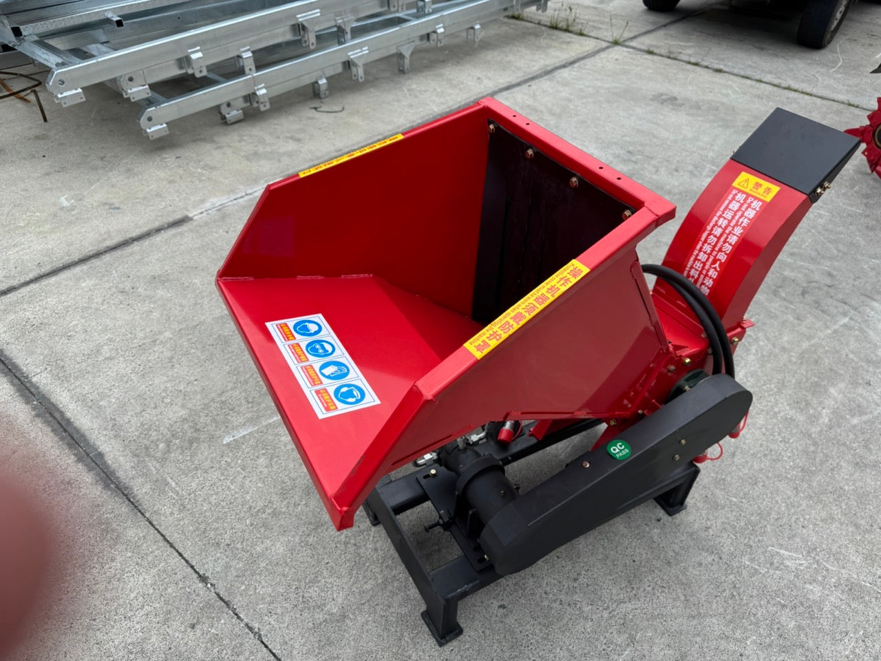 Ozziquip Hydraulic Wood Chipper for Mini Loader
